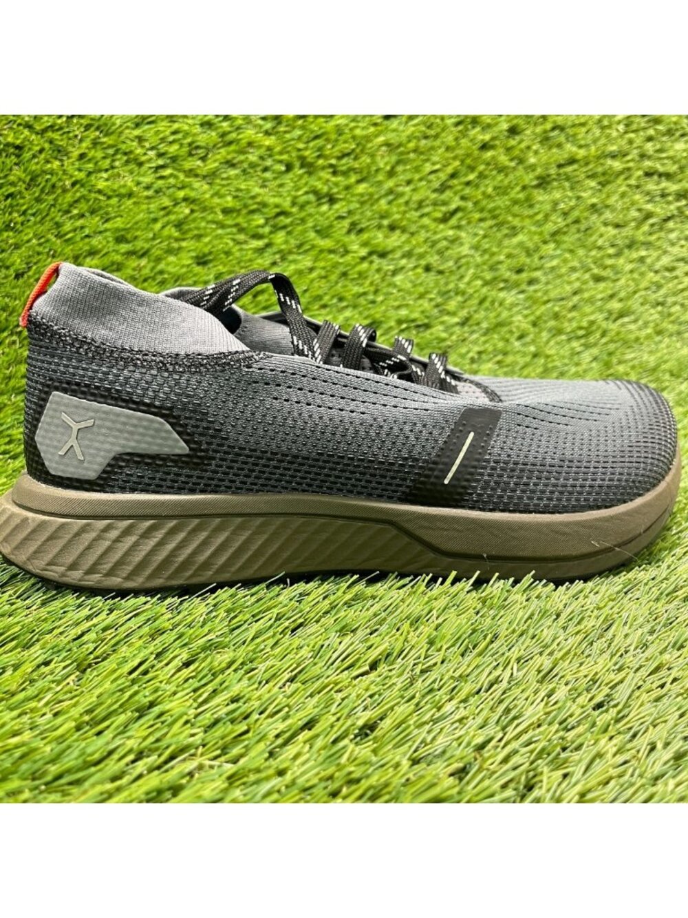 Flux Adapt Trail Runner Gray Olive Mens Size 8 Women 9.5 Athletic Shoes Sneakers